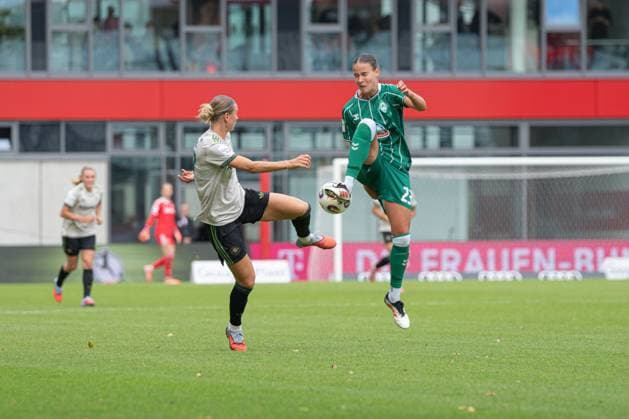 Klara Bühl 17 FC Bayern and Hanna Nemeth 23 Bremen in action at the Google Pixel Womens Bundesliga match FC Bayern Munich SV Werder Bremen on 04 10 2025 Munich FC Bayern Campus Bayern Germany