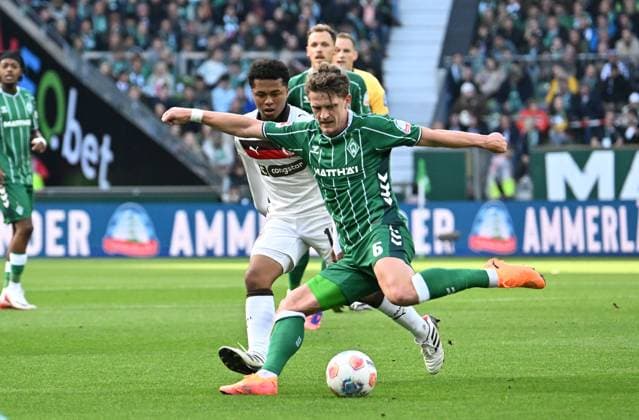 GER, 1 FBL, SV Werder Bremen vs FC St Pauli 04 10 2025, wohninvest Weserstadion, Bremen, GER, 1 FBL, SV Werder Bremen vs FC St Pauli in the picture picture shows Joel Chima Fujita FC St Pauli 16 in a duel against Jens Stage SV Werder Bremen 06 nordphotoxGmbHx xKokenge nph00001