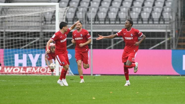 -1.FC Schweinfurt 05 vs. SC Verl, Sachs-Stadion Football, 3. Liga -1.FC Schweinfurt 05 vs. SC Verl 4 Oct 2025 Sachs-Stadion , Schweinfurt, Germany Image: Chilohem Chukwuma Onucha (SC Verl) celebrating his goal to the 1:1. DFL REGULATIONS PROHIBIT ANY USE OF PHOTOGRAPHS AS IMAGE SEQUENCES AND OR QUASI-VIDEO Schweinfurt Sachs-Stadion Bayern Germany Copyright: xPresseFotoxEvansx