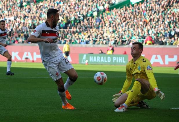 Germany Soccer Bundesliga 2025 26, 6 Matchday SV Werder Bremen vs FC St Pauli Weserstadion Stadion Bremen Mathias Pereira Situation FC St Pauli, 28 Karl Hein SV Werder Bremen, 13 Bremen Copyright: xAymanxAlahmedx
