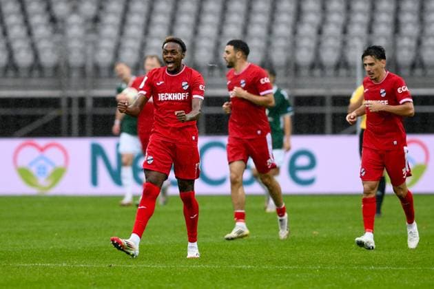 -1.FC Schweinfurt 05 vs. SC Verl, Sachs-Stadion Football, 3. Liga -1.FC Schweinfurt 05 vs. SC Verl 4 Oct 2025 Sachs-Stadion , Schweinfurt, Germany Image: Chilohem Chukwuma Onucha (SC Verl) celebrating his goal to the 1:1. DFL REGULATIONS PROHIBIT ANY USE OF PHOTOGRAPHS AS IMAGE SEQUENCES AND OR QUASI-VIDEO Schweinfurt Sachs-Stadion Bayern Germany Copyright: xPresseFotoxEvansx