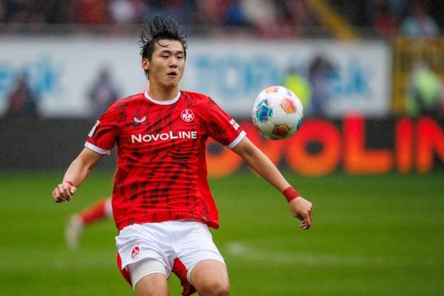 Jisoo Kim 1 FC Kaiserslautern with ball, 1 FC Kaiserslautern vs VFL Bochum Soccer, 2 Bundesliga, Matchday 8, Season 2025 2026, 04 10 2025 1 FC Kaiserslautern vs VFL Bochum Soccer, 2 Bundesliga, Matchday 8, Season 2025 2026, 04 10 2025 Copyright: xEibner-Pressefoto AlexanderxNeisx EP_ANS