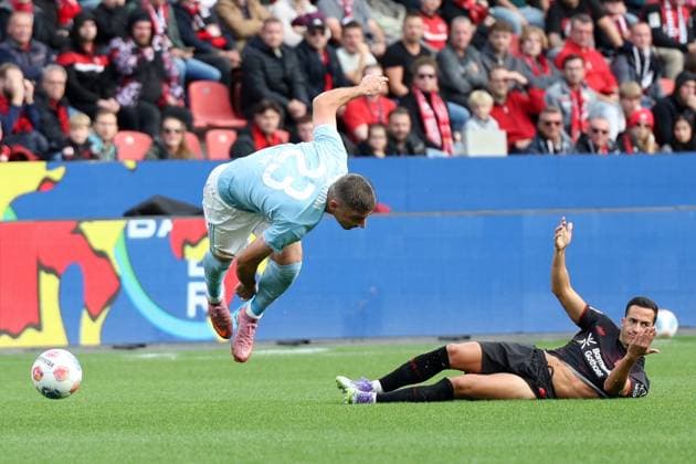 04 10 2025, xrekx, Soccer 1 Bundesliga, Bayer 04 Leverkusen 1 FC Union Berlin v l Andrej Ilic Union Berlin Amine Adli Bayer 04 Leverkusen DFL DFB REGULATIONS PROHIBIT ANY USE OF PHOTOGRAPHS as IMAGE SEQUENCES and or QUASI VIDEO Leverkusen