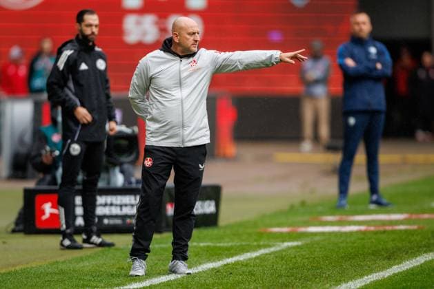 Thorsten Lieberknecht Coach 1 FC Kaiserslautern on the touchline, 1 FC Kaiserslautern vs VFL Bochum Soccer, 2 Bundesliga, Matchday 8, Season 2025 2026, 04 10 2025 1 FC Kaiserslautern vs VFL Bochum Soccer, 2 Bundesliga, Matchday 8, Season 2025 2026, 04 10 2025 Copyright: xEibner-Pressefoto AlexanderxNeisx EP_ANS
