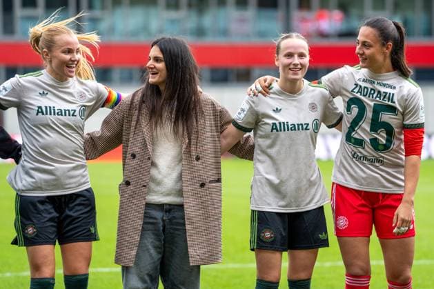 Glodis Viggosdottir 4 FC Bayern , Jovana Damnjanovic 9 Bayern , Franziska Kett 20 Bayern and Maria Luisa Grohs 1 Bayern in Sarah Zadrazil 25 FC Bayern jersey celebrate the victory after the Google Pixel Womens Bundesliga match FC Bayern Munich SV Werder Bremen on 04 10 2025 Munich FC Bayern Campus Bayern Germany