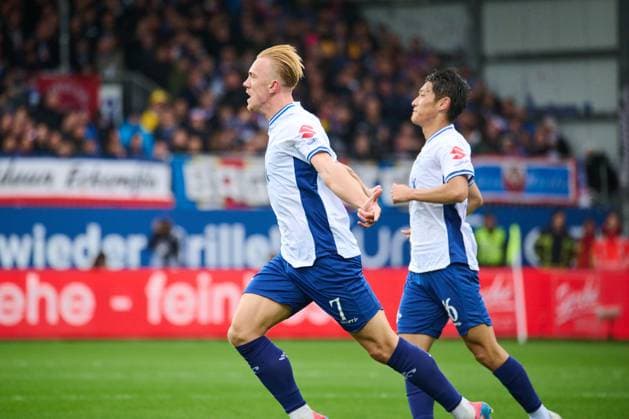 04 10 2025, Soccer, Men, 2 BL Bundesliga , Season 2025 2026, Holstein Kiel SV Darmstadt 98, Matchday 8 Isac Lindberg celebrates his goal Kiel, Holstein Stadion Holstein Stadion Schleswig Holstein Germany