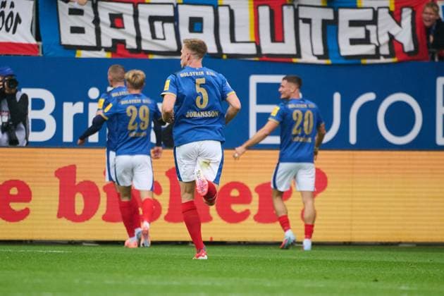 04 10 2025, Soccer, Men, 2 BL Bundesliga , Season 2025 2026, Holstein Kiel SV Darmstadt 98, 8 Matchday Goal celebration Holstein Kiel after the goal by David Zec Kiel, Holstein Stadion Holstein Stadion Schleswig Holstein Germany