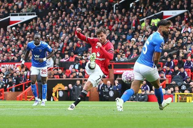 Mason Mount of Manchester United, ManU scores their sides first goal Manchester United v Sunderland, Premier League, Football, Old Trafford, Manchester, UK - 04 Oct 2025Manchester Old Trafford United Kingdom EDITORIAL USE ONLY No use with unauthorised audio, video, data, fixture lists, club league logos or live services. Online in-match use limited to 120 images, no video emulation. No use in betting, games or single club league player publications. Copyright: xPhilxOldham Shutterstockx 15515825r
