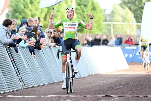 Belgian Joran Wyseure celebrates after winning the men s elite race of the Exact Cross, stage 1 (out of 7) in the Exact Cross cyclocross competition, in Meulebeke, on Saturday 04 October 2025. MAARTENxSTRAETEMANS  x136055879x