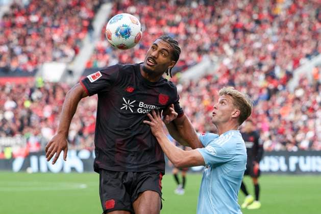 GER, 1 FBL Bayer 04 Leverkusen vs 1 FC Union Berlin 04 10 2025, BayArena, Leverkusen, GER, 1 FBL Bayer 04 Leverkusen vs 1 FC Union Berlin , in the picture Ezequiel Fernandez Leverkusen 6 , in a duel against Andras Schäfer Union Berlin 13 , nordphotoxGmbHx xMeuter nph00351