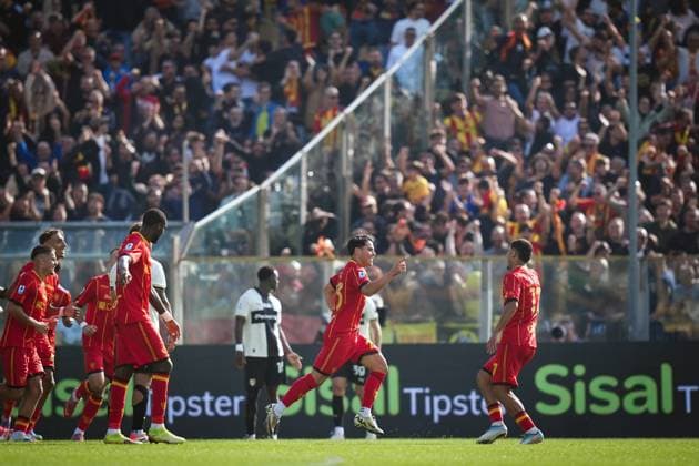 LecceÕs Riccardo Sottil celebrates after scoring the 0-1 goal for his team during the Serie A soccer match between Parma and Lecce at Ennio Tardini Stadium in Parma, North Italy, Saturday, October 4, 2025. Soccer  Copyright: xMassimoxPaolone LaPressex