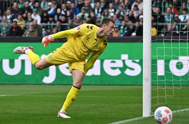 GER, 1 FBL, SV Werder Bremen vs FC St Pauli 04 10 2025, wohninvest Weserstadion, Bremen, GER, 1 FBL, SV Werder Bremen vs FC St Pauli im Bild picture shows Feature Impressions Goalkeeper Karl Hein SV Werder Bremen 13 nordphotoxGmbHx xKokenge nph00001