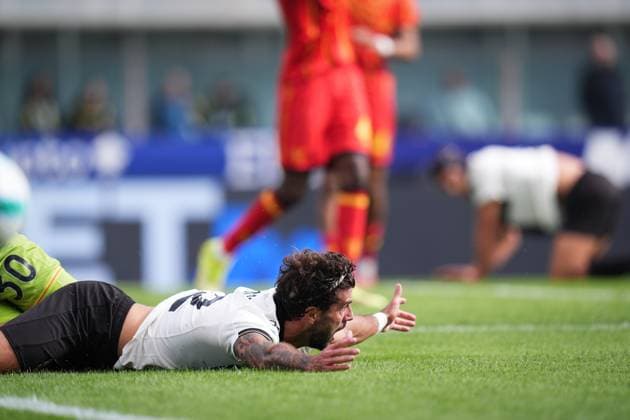 Parma s Patrick Cutrone protests during the Serie A soccer match between Parma and Lecce at Ennio Tardini Stadium in Parma, North Italy, Saturday, October 4, 2025. Soccer  Copyright: xMassimoxPaolone LaPressex