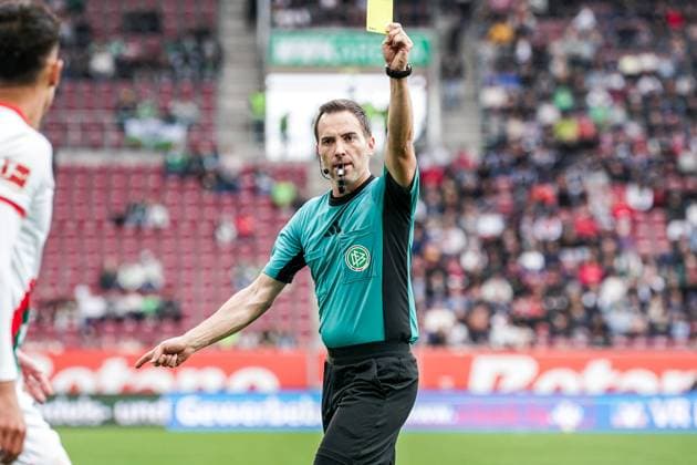1 Bundesliga 2025 2026 6 Matchday 04 10 2025 FC Augsburg vs VfL Wolfsburg WWK Arena Augsburg, Germany Referee Benjamin Brand Copyright: xLukaxKolanovicx