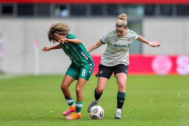 Alara Sehitler FC Bayern Muenchen, 14 with Amira Arfaoui SV Werder Bremen, 08 , GER, FC Bayern Muenchen vs SV Werder Bremen, Soccer, Google Pixel Womens Bundesliga, Matchday 5, Season 2025 2026, 04 10 2025, DFL DFB REGULATIONS PROHIBIT ANY USE OF PHOTOGRAPHS as IMAGE SEQUENCES and or QUASI VIDEO, GER, FC Bayern Muenchen vs SV Werder Bremen, Football, Google Pixel Frauen Bundesliga, 5 Spieltag, Saison 2025 2026, 04 10 2025 Muenchen Copyright: xEibner-Pressefoto JennixMaulx EP_JML