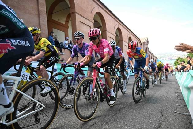04-10-2025 Giro Dell emilia; 2025, Ef Education - Easypost; Carapaz Antonio, Richard Antonio; Bologna - San Luca; 
