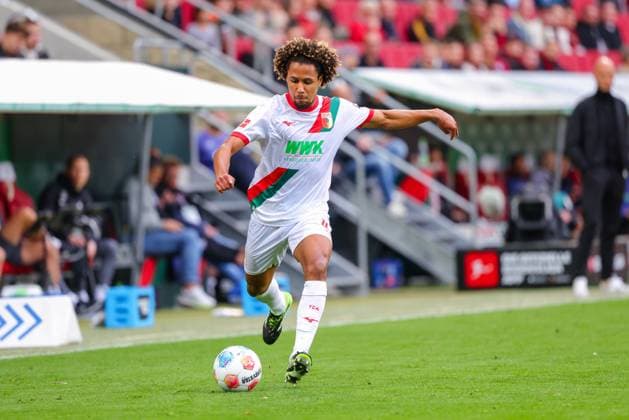 Han Noah Massengo 4, FC Augsburg at the match between FC Augsburg v VfL Wolfsburg, Football, Men, Bundesliga, 2025 2026, Matchday 6 on 04 10 2025 in Augsburg, WWK Arena DFL and DFB regulations prohibit any use of photographs as image sequences and or quasi video Bayern Germany