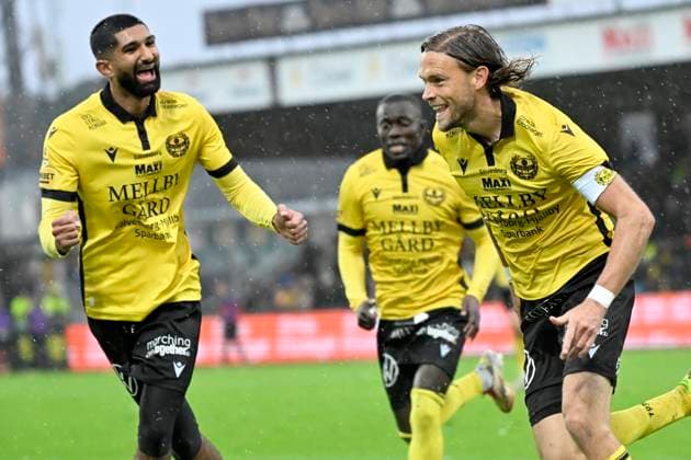 HÄLLEVIK, SWEDEN 20251004 Mjällby s captain Tom Pettersson celebrates after scoring a 2 0 goal during Saturday s Allsvenskan football match between Mjällby AIF and IF Elfsborg at Strandvallen in Hällevik HÄLLEVIK SWEDEN x50090x  Copyright: xJohanxNilsson TTx ALLSWEDEN MJÄLLBY-ELFSBORG