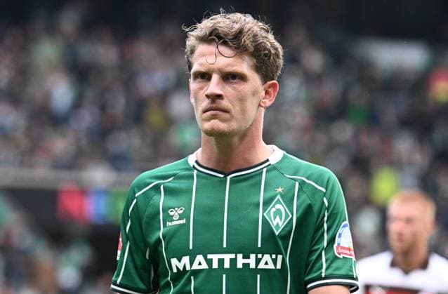 GER, 1 FBL, SV Werder Bremen vs FC St Pauli 04 10 2025, wohninvest Weserstadion, Bremen, GER, 1 FBL, SV Werder Bremen vs FC St Pauli im Bild picture shows Halbzeitpause 1 0 Jens Stage SV Werder Bremen 06 nordphotoxGmbHx xKokenge nph00001