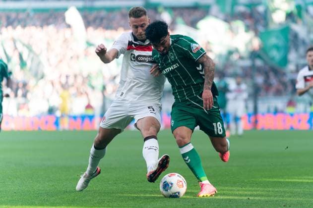Cameron Puertas SV Werder Bremen, 18 dribbling against Hauke Wahl FC St Pauli, 05 , GER, SV Werder Bremen vs FC St Pauli, Football, Bundesliga, Matchday 6, Season 2025 2026, 04 10 2025 DFL REGULATIONS PROHIBIT ANY USE OF PHOTOGRAPHS AS IMAGE SEQUENCES AND OR QUASI VIDEO GER, SV Werder Bremen vs FC St Pauli, Football, Bundesliga, Matchday 6, Season 2025 2026, 04 10 2025 Bremen Copyright: xEibner-Pressefoto MaxxVincenx EP_MVN
