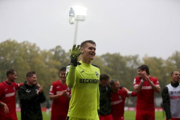 04 10 2025, xjcx, Herren, Fußball, Saison 2025 2026, 3 Liga, 10 Spieltag 1 FC Schweinfurt 1905 SC Verl Philipp Schulze 1, SC Verl , DFL DFB REGULATES PROHIBIT ANY USE OF PHOTOGRAPHS AS IMAGE SEQUENCES AND OR QUASI VIDEO Schweinfurt Sachs Stadion Bayern Germany