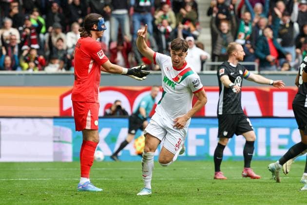Goal celebration by Mert Koemuer 36 FC Augsburg to 2 0, FC Augsburg vs VfL Wolfsburg, Soccer, 1 Bundesliga, 6 Matchday, 04 10 2025 DFB regulations prohibit any use of photographs as image sequences and or quasi video Augsburg Bayern Germany Copyright: xkolbert-press ChristianxKolbertx