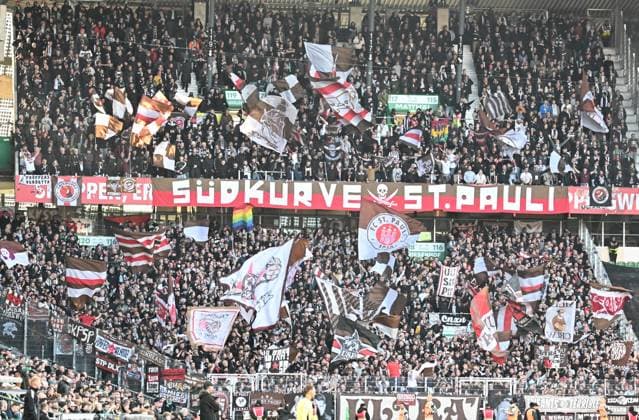 GER, 1 FBL, SV Werder Bremen vs FC St Pauli 04 10 2025, wohninvest Weserstadion, Bremen, GER, 1 FBL, SV Werder Bremen vs FC St Pauli im Bild picture shows flags banners atmosphere emotions fans FC St Pauli nordphotoxGmbHx xKokenge nph00001