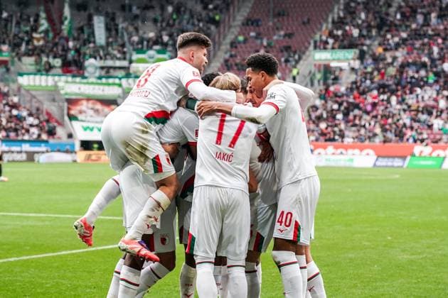 1 Bundesliga 2025 2026 6 Matchday 04 10 2025 FC Augsburg vs VfL Wolfsburg WWK Arena Augsburg, Germany FC Augsburg players cheer after the goal for 2 0 Copyright: xLukaxKolanovicx
