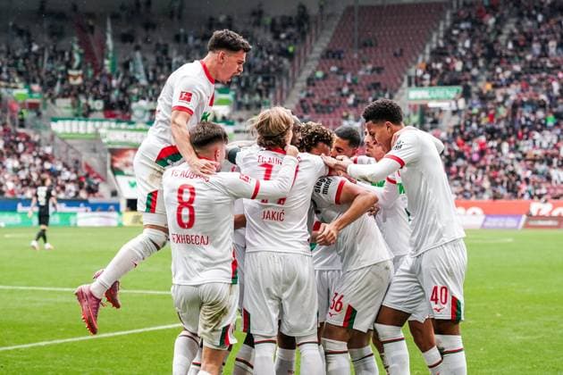 1 Bundesliga 2025 2026 6 Matchday 04 10 2025 FC Augsburg vs VfL Wolfsburg WWK Arena Augsburg, Germany FC Augsburg players cheer after the goal for 2 0 Copyright: xLukaxKolanovicx
