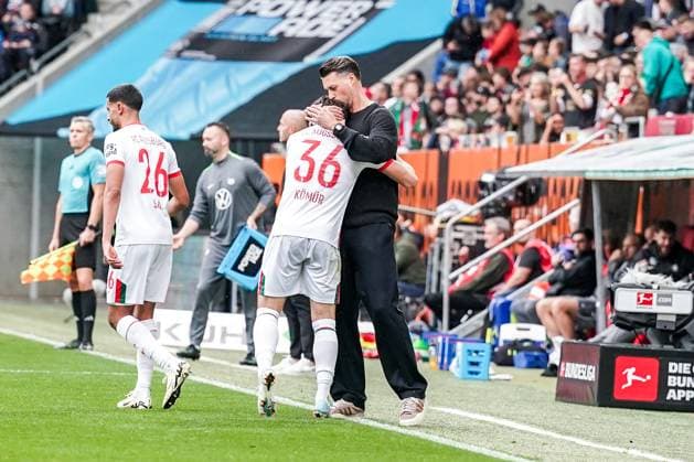 1 Bundesliga 2025 2026 6 Matchday 04 10 2025 FC Augsburg vs VfL Wolfsburg WWK Arena Augsburg, Germany Mert Kömür FC Augsburg , Coach Sandro Wagner FC Augsburg cheer after the goal for 2 0 Copyright: xLukaxKolanovicx
