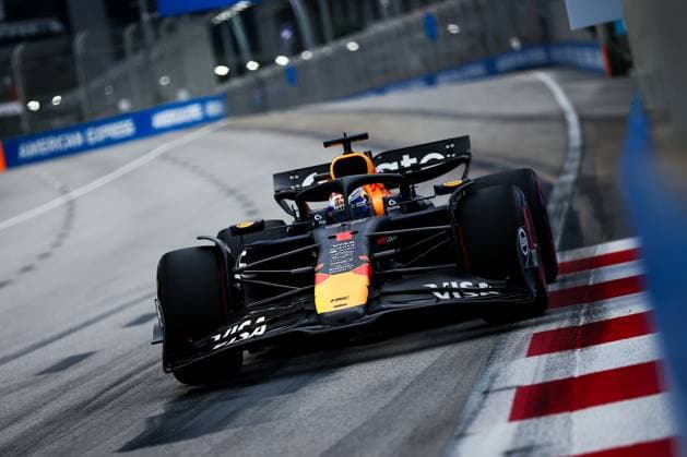F1 - SINGAPORE GRAND PRIX 2025 01 VERSTAPPEN Max (nld), Red Bull Racing RB21, action during the 2025 Formula 1 Singapore Grand Prix, 18th round of the 2025 FIA Formula One World Championship, WM, Weltmeisterschaft from October 3 to 5, 2025 on the Marina Bay Street Circuit, in Singapore - SingaporeSingapore  Copyright: xEricxAlonsox