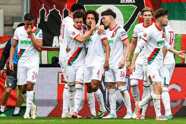 Goal for Augsburg 2 0 by Mert Koemuer FC Augsburg 36 , Han Noah Massengo FC Augsburg 04 , Mert Koemuer FC Augsburg 36 GER, FC Augsburg vs VfL Wolfsburg, 1 Bundesliga Soccer, Matchday 06, Season 2025 2026, 04 10 2025 DFB DFL REGULATIONS PROHIBIT ANY USE OF PHOTOGRAPHS AS IMAGE SEQUENCES AND OR QUASI VIDEo GER, FC Augsburg vs VfL Wolfsburg, 1 Bundesliga Soccer, 06 Matchday, Season 2025 2026, 04 10 2025 Augsburg Copyright: xEibner-Pressefoto RogerxBuerkex EP_RBE