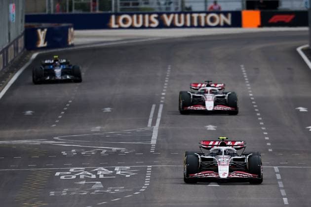 F1 - SINGAPORE GRAND PRIX 2025 87 BEARMAN Ollie Oliver (gbr), Haas F1 Team VF-25 Ferrari, action during the 2025 Formula 1 Singapore Grand Prix, 18th round of the 2025 FIA Formula One World Championship, WM, Weltmeisterschaft from October 3 to 5, 2025 on the Marina Bay Street Circuit, in Singapore - SingaporeSingapore  Copyright: xEricxAlonsox