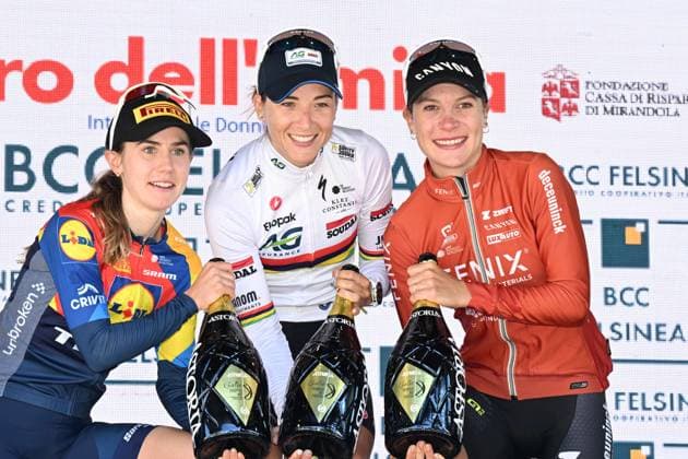 04-10-2025 Giro Dell emilia Donne; 2025, Ag Insurance - Soudal; 2025, Lidl - Trek Women; 2025, Fenix - Deceuninck; Le Court De Billot, Kimberley; Fisher Black, Niamh; Kastelijn, Yara; Bologna - San Luca; 