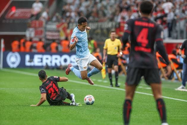 04 10 2025, Soccer, Season 2025 2026, 1 Bundesliga, Matchday 6, Bayer Leverkusen FC Union Berlin, v l Lucas Vazquez Bayer Leverkusen , Woo yeong Jeong Union Berlin Leverkusen BayArena NRW Germany xRHR FOTOx Copyright: RHR-FOTOx RHR-FOTO