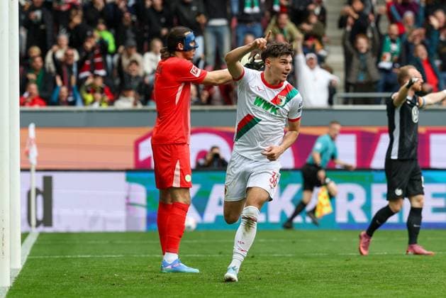 Goal celebration by Mert Koemuer 36 FC Augsburg to 2 0, FC Augsburg vs VfL Wolfsburg, Soccer, 1 Bundesliga, 6 Matchday, 04 10 2025 DFB regulations prohibit any use of photographs as image sequences and or quasi video Augsburg Bayern Germany Copyright: xkolbert-press ChristianxKolbertx