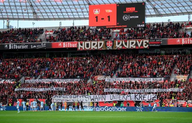 Protests of LEV fans, Soccer 1 Bundesliga, Matchday 6, Bayer 04 Leverkusen Union Berlin, on 04 10 2025 in Leverkusen Germany DFL regulations prohibit any use of photographs as image sequences and or quasi video Â