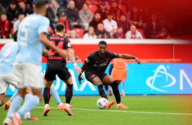 Christian Kofane Bayer Leverkusen action, duel, Football 1 Bundesliga, Matchday 6, Bayer 04 Leverkusen Union Berlin, on 04 10 2025 in Leverkusen Germany DFL regulations prohibit any use of photographs as image sequences and or quasi video Â