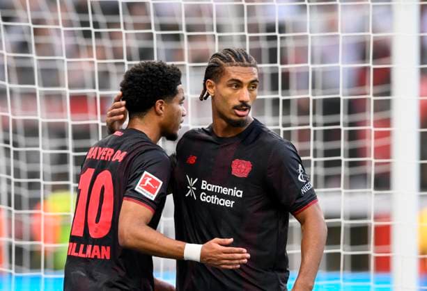 v l Malik Tillman Bayer Leverkusen , Loïc Badï