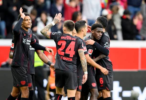 Cheering LEV after the goal to 1 0, f l Jarell Quansah Bayer Leverkusen , Aleix Garcia Bayer Leverkusen , Ernest Poku Bayer Leverkusen , Soccer 1 Bundesliga, Matchday 6, Bayer 04 Leverkusen Union Berlin, on 04 10 2025 in Leverkusen Germany DFL regulations prohibit any use of photographs as image sequences and or quasi video Â