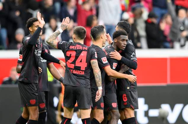 Cheering LEV after the goal to 1 0, f l Jarell Quansah Bayer Leverkusen , Aleix Garcia Bayer Leverkusen , Lucas Vazquez Vazquez Bayer Leverkusen , Ernest Poku Bayer Leverkusen , Soccer 1 Bundesliga, Matchday 6, Bayer 04 Leverkusen Union Berlin, on 04 10 2025 in Leverkusen Germany DFL regulations prohibit any use of photographs as image sequences and or quasi video Â