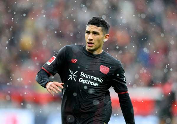 Ezequiel Fernandez Fernandez Bayer Leverkusen in hail, rain, Football 1 Bundesliga, Matchday 6, Bayer 04 Leverkusen Union Berlin, on 04 10 2025 in Leverkusen Germany DFL regulations prohibit any use of photographs as image sequences and or quasi video Â