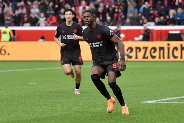 Christian Kofane Leverkusen 35 celebrates after scoring the 2 0 goal with the team 04 10 2025 Soccer Bayer Leverkusen vs 1 FC Union Berlin , BayArena, Leverkusen, DFB DFL REGULATIONS PROHIBIT ANY USE OF PHOTOGRAPHS AS IMAGE SEQUENCES AND OR QUASI VIDEO Copyright: xpepphotox xSaschaxWeizx pep00321, pep_20251004_hm_20705