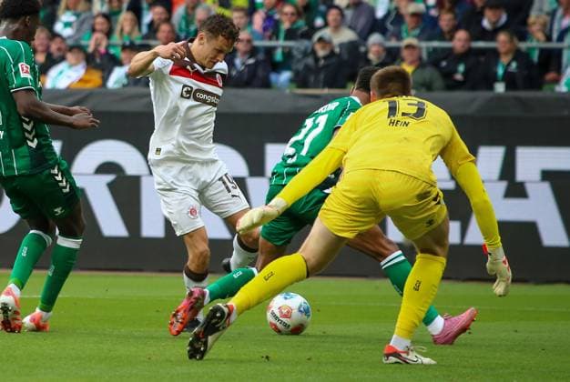 Germany Soccer Bundesliga 2025 26, Matchday 6 SV Werder Bremen vs FC St Pauli Weserstadion Stadion Bremen Martijn Kaars FC St Pauli, 19 Karl Hein SV Werder Bremen, 13 Bremen Copyright: xAymanxAlahmedx