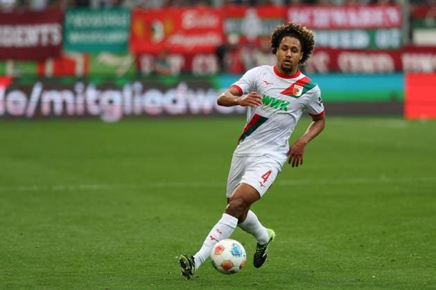 Han Noah Massengo 4 FC Augsburg , FC Augsburg vs VfL Wolfsburg, Soccer, 1 Bundesliga, 6 Matchday, 04 10 2025 DFB regulations prohibit any use of photographs as image sequences and or quasi video Augsburg Bayern Germany Copyright: xkolbert-press ChristianxKolbertx