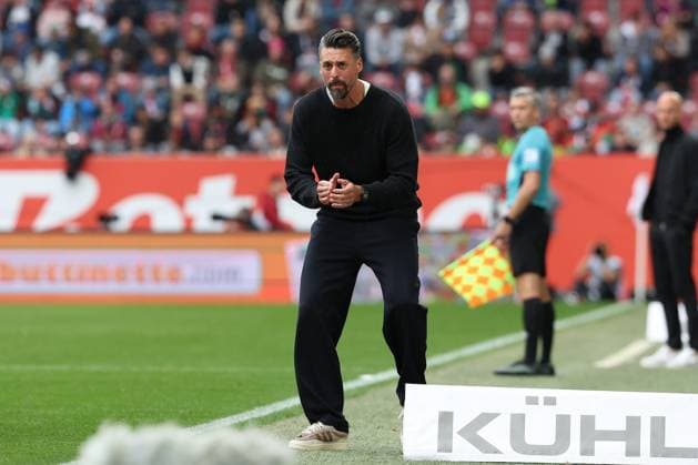 Head Coach Sandro Wagner FC Augsburg , FC Augsburg vs VfL Wolfsburg, Soccer, 1 Bundesliga, 6 Matchday, 04 10 2025 DFB regulations prohibit any use of photographs as image sequences and or quasi video Augsburg Bayern Germany Copyright: xkolbert-press ChristianxKolbertx