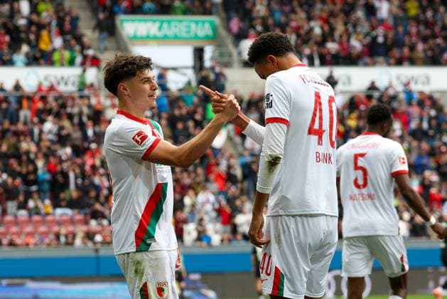 , Goal celebration by Mert Koemuer 36 FC Augsburg , Noahkai Banks 40 FC Augsburg to 2 0 FC Augsburg vs VfL Wolfsburg, Football, 1 Bundesliga, 6 Matchday, 04 10 2025 DFB regulations prohibit any use of photographs as image sequences and or quasi video Augsburg Bayern Germany Copyright: xkolbert-press ChristianxKolbertx