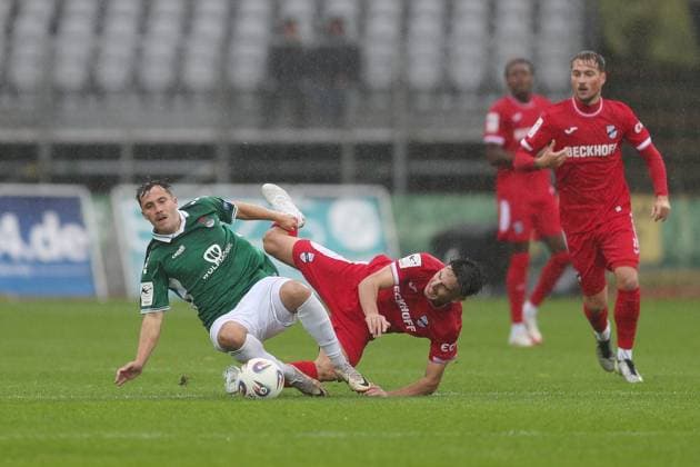 04 10 2025, xjcx, Herren, Fußball, Saison 2025 2026, 3 Liga, 10 Spieltag 1 FC Schweinfurt 1905 SC Verl Nils Benedikt Piwernetz 19, 1 FC Schweinfurt 1905 und Timur Gayret 30, SC Verl , DFL DFB REGULATES PROHIBIT ANY USE OF PHOTOGRAPHS AS IMAGE SEQUENCES AND OR QUASI VIDEO Schweinfurt Sachs Stadion Bayern Germany