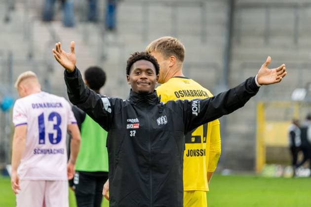 Crop, Portrait, Emotion, Gesture, Gesture, Cheering Ismail Badjie VfL Osnabrueck, 37 , GER, SV Waldhof Mannheim vs VfL Osnabrueck, Football, 3 Liga, 10 Matchday, Season 2025 2026, 04 10 2025, DFB REGULATIONS PROHIBIT ANY USE OF PHOTOGRAPHS AS IMAGE SEQUENCES AND OR QUASI VIDEO, GER, SV Waldhof Mannheim vs VfL Osnabrueck, Football, 3 Liga, Matchday 10, Season 2025 2026, 04 10 2025 Mannheim Copyright: xEibner-Pressefoto Jan-NiclasxGrox EP_JGG