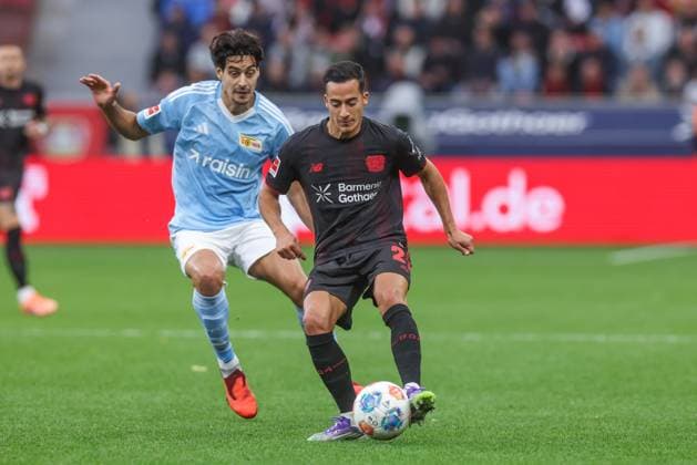04 10 2025, Soccer, Season 2025 2026, 1 Bundesliga, Matchday 6, Bayer Leverkusen FC Union Berlin, v l Diogo Leite Union Berlin , Lucas Vazquez Bayer Leverkusen Leverkusen BayArena NRW Germany xRHR FOTOx Copyright: RHR-FOTOx RHR-FOTO
